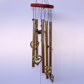 Музыка Ветра с сердечками, 5 трубок, h трубки - 18-23 см., d платформы - 9 см.