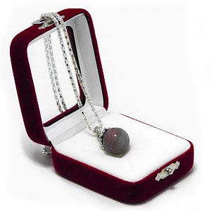 Аромакулон "Фантазия", камень - родонит, на цепочке, в подарочной упаковке 6х5 см