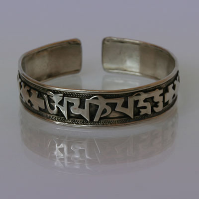 Браслет-оберег с мантрой простой узкий ~10mm 