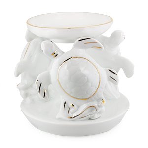 Аромалампа "Черепашки", фарфор, 11 см Фарфоровая аромалампа «Черепашки» - это сочетание утонченного классического стиля, искусного исполнения, функциональности и необычного визуального эффекта.