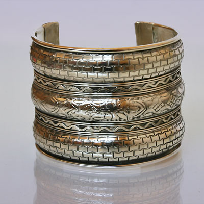 Браслет широкий выпуклый, белый металл, Индия, h-5,0 см.