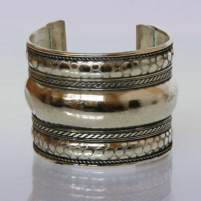 Браслет широкий выпуклый, белый металл, Индия, h-5,0 см.
