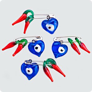 Оберег "Турецкий глаз" защищает обладателя от дурного глаза, приносит удачу