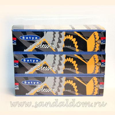450BlB - Благовония аромапалочки Satya Black Blossom 30gm 