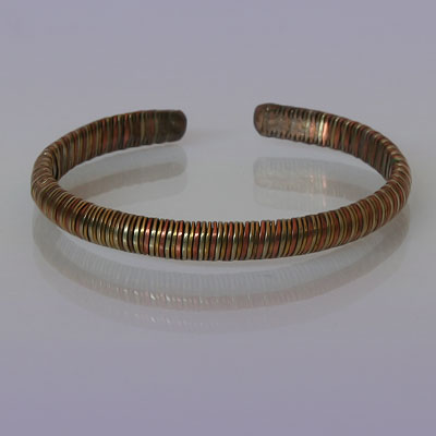 Браслет-оберег обмотка трехцветная 