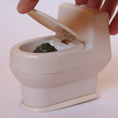 Сувенир A328 Писающий унитаз пластик h=9см L=10см