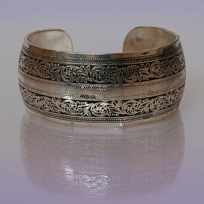 Браслет-оберег Растительный орнамент, полоса металлический шир