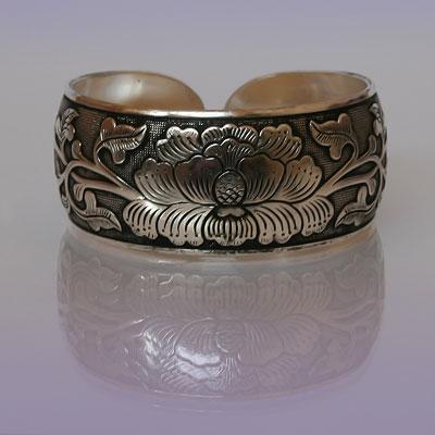 Браслет-оберег Цветок металлический шир