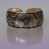 Браслет-оберег Цветок металлический широкий A439-09