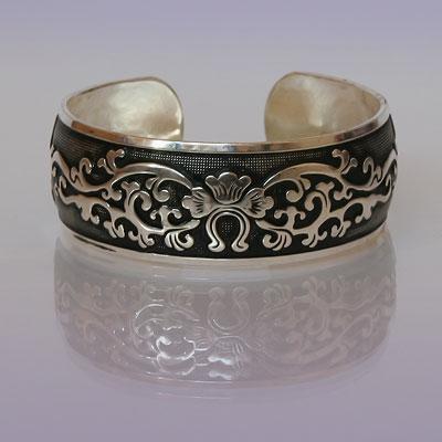 Браслет-оберег Растительный орнамент металлический средний