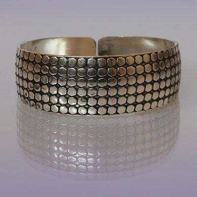 Браслет-оберег Соты металлический средний