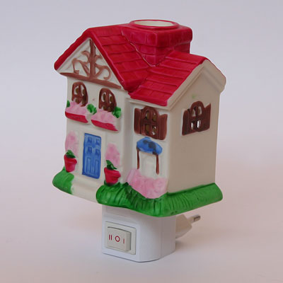 Аромалампа Электрическая A457 Домик с Розами, керамика h=12,5sm L=8sm ― Сандаловый Дом СПб - Интернет-магазин