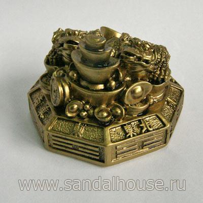 Две жабы на багуа  h~5cm d~6.5cm