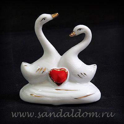 СТАТУЭТКА фарфор Лебеди   h~7cm фарфор