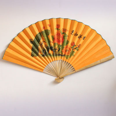 Опахало настенное Пионы и Павлины  Желтое атласное 55см купить