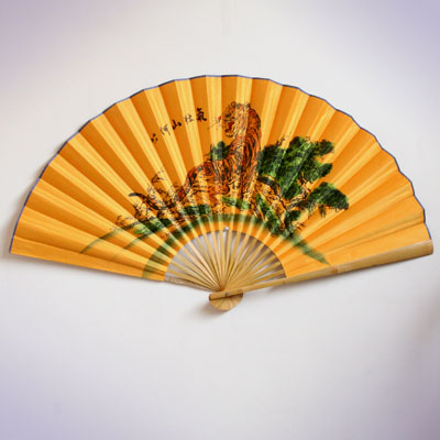 Опахало настенное ТИГР  Желтое атласное 55см купить