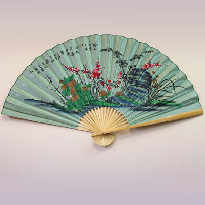 Опахало настенное ЦВЕТЫ Салатовое атласное 90см