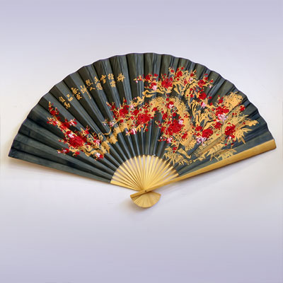 Опахало настенное Сакура на сером фоне 90см