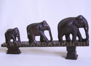 Фигуpа Три слоника  W673 /розовое дерево/ h=11см L=24см