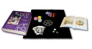 Карты Набор для Языческого Колдовства (свечи, скатерть, благовония, кристаллы), Издательство Аввалон-Lo Scarabeo | , Купить